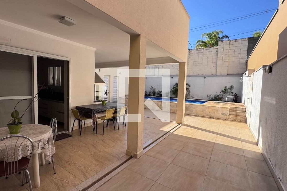 Casa à Venda - Swiss Park, 4 Quartos,  311 m2 em , Campinas - sp | SoloBR