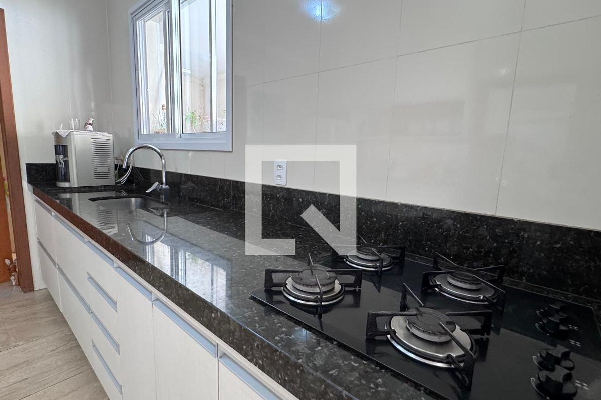Casa à Venda - Swiss Park, 4 Quartos,  311 m2 em , Campinas - sp | SoloBR