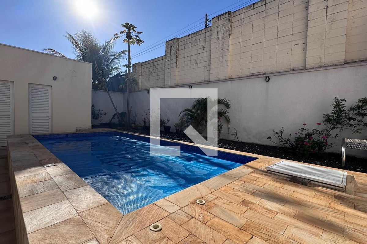Casa à Venda - Swiss Park, 4 Quartos,  311 m2 em , Campinas - sp | SoloBR