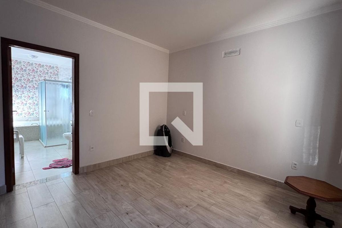 Casa à Venda - Swiss Park, 4 Quartos,  311 m2 em , Campinas - sp | SoloBR
