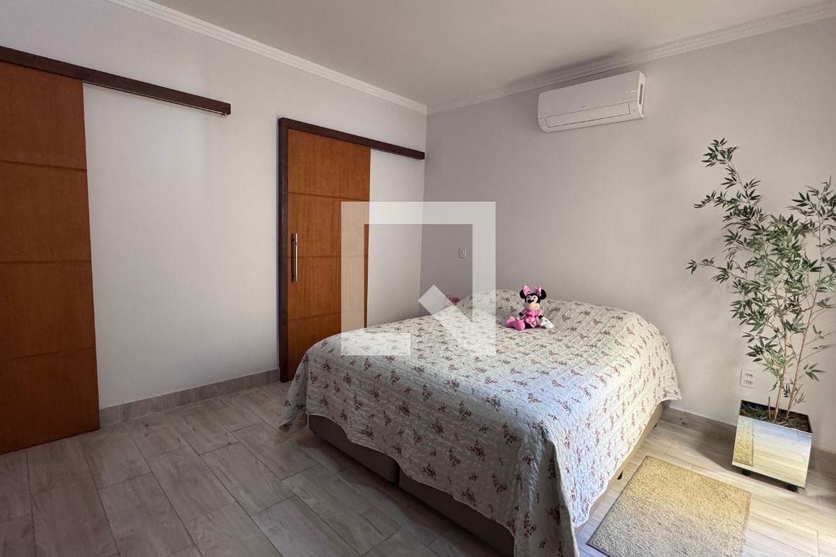 Casa à Venda - Swiss Park, 4 Quartos,  311 m2 em , Campinas - sp | SoloBR
