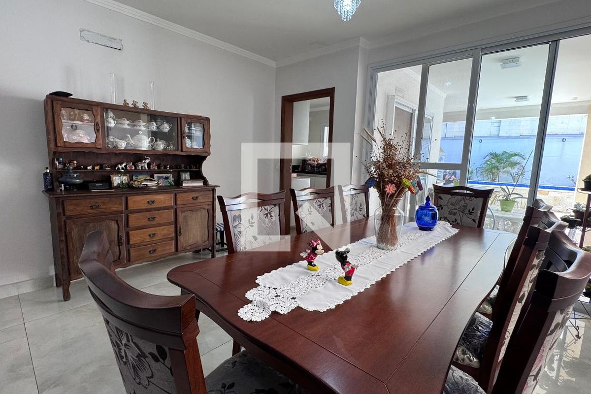 Casa à Venda - Swiss Park, 4 Quartos,  311 m2 em , Campinas - sp | SoloBR