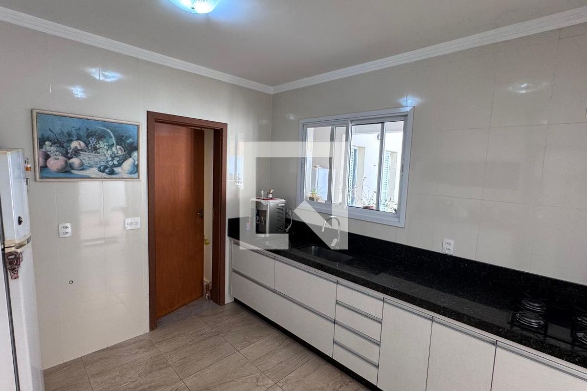 Casa à Venda - Swiss Park, 4 Quartos,  311 m2 em , Campinas - sp | SoloBR