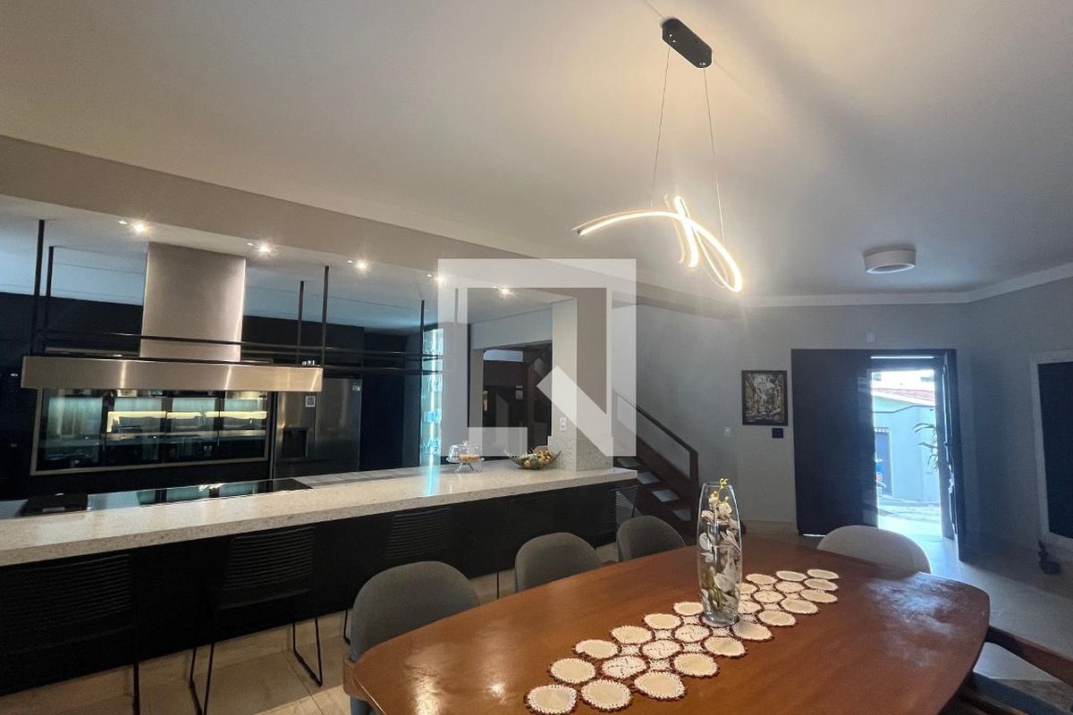 Casa à Venda - Mansões Santo Antônio, 5 Quartos,  1000 m2 em , Campinas - sp | SoloBR