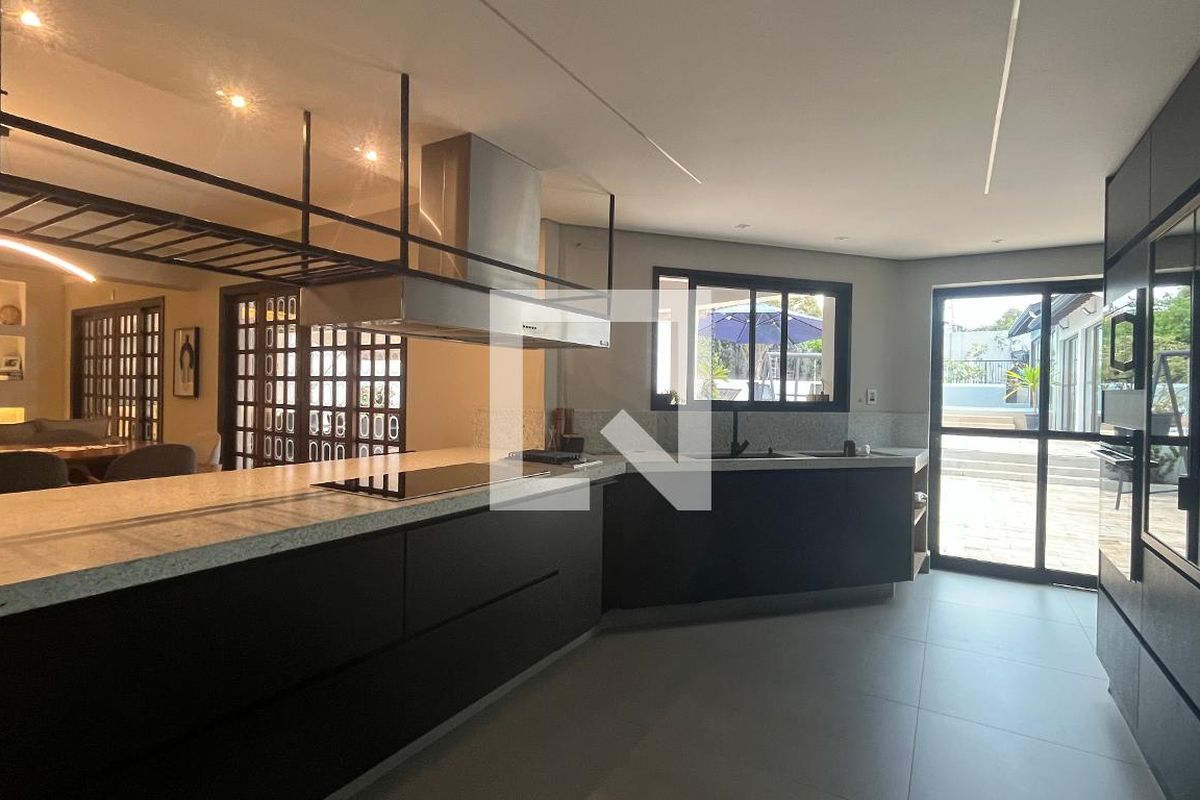 Casa à Venda - Mansões Santo Antônio, 5 Quartos,  1000 m2 em , Campinas - sp | SoloBR