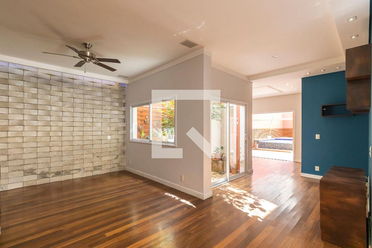 Casa à Venda - Swiss Park, 3 Quartos,  234 m2 em , Campinas - sp | SoloBR