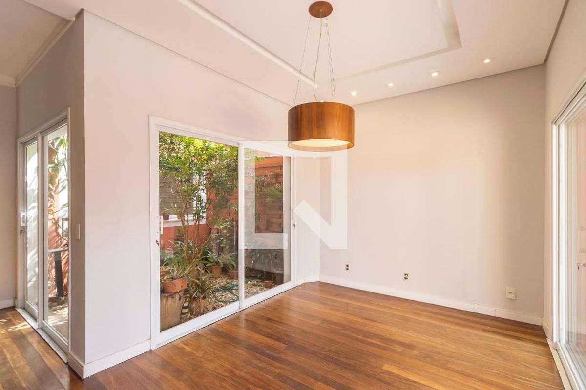 Casa à Venda - Swiss Park, 3 Quartos,  234 m2 em , Campinas - sp | SoloBR