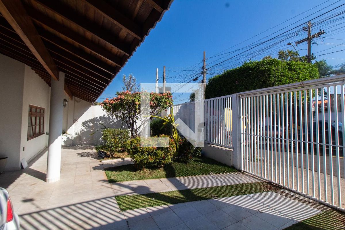 Casa à Venda - Mansões Santo Antônio, 4 Quartos,  315 m2 em , Campinas - sp | SoloBR