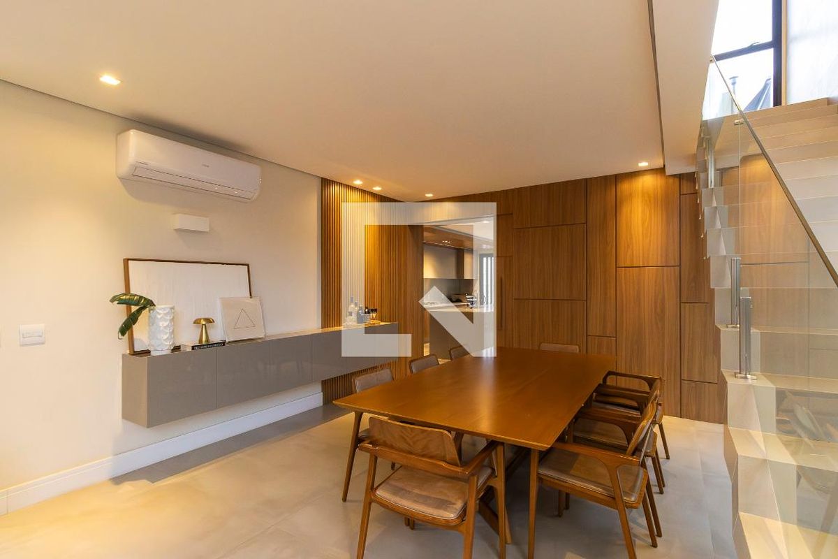 Casa à Venda - Swiss Park, 3 Quartos,  280 m2 em , Campinas - sp | SoloBR