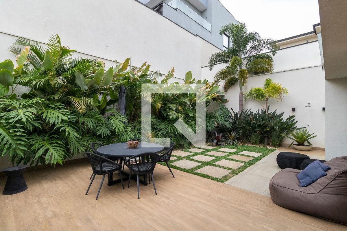 Casa à Venda - Swiss Park, 3 Quartos,  280 m2 em , Campinas - sp | SoloBR