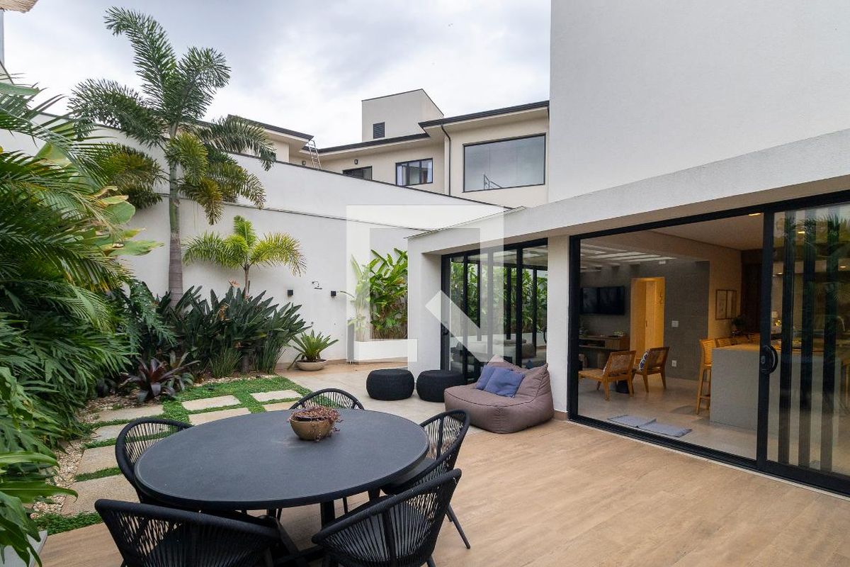 Casa à Venda - Swiss Park, 3 Quartos,  280 m2 em , Campinas - sp | SoloBR