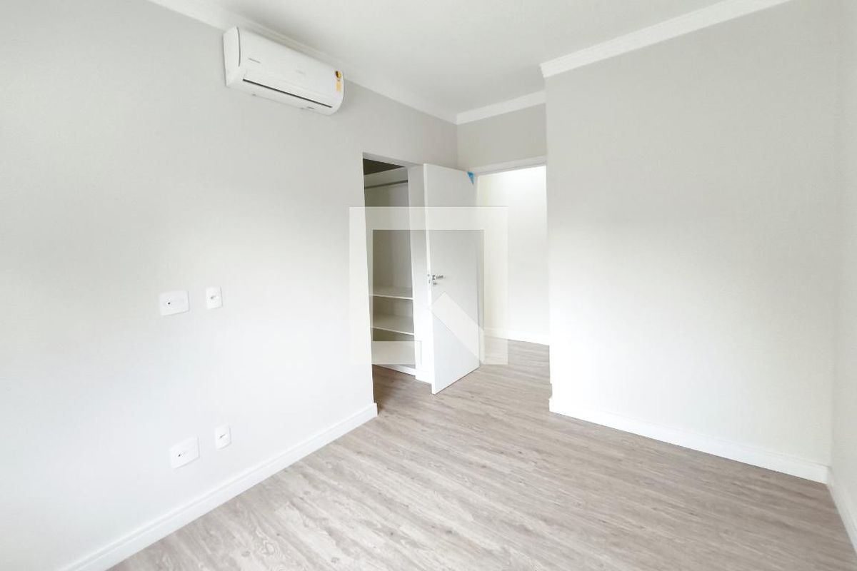 Casa à Venda - Swiss Park, 3 Quartos,  260 m2 em , Campinas - sp | SoloBR
