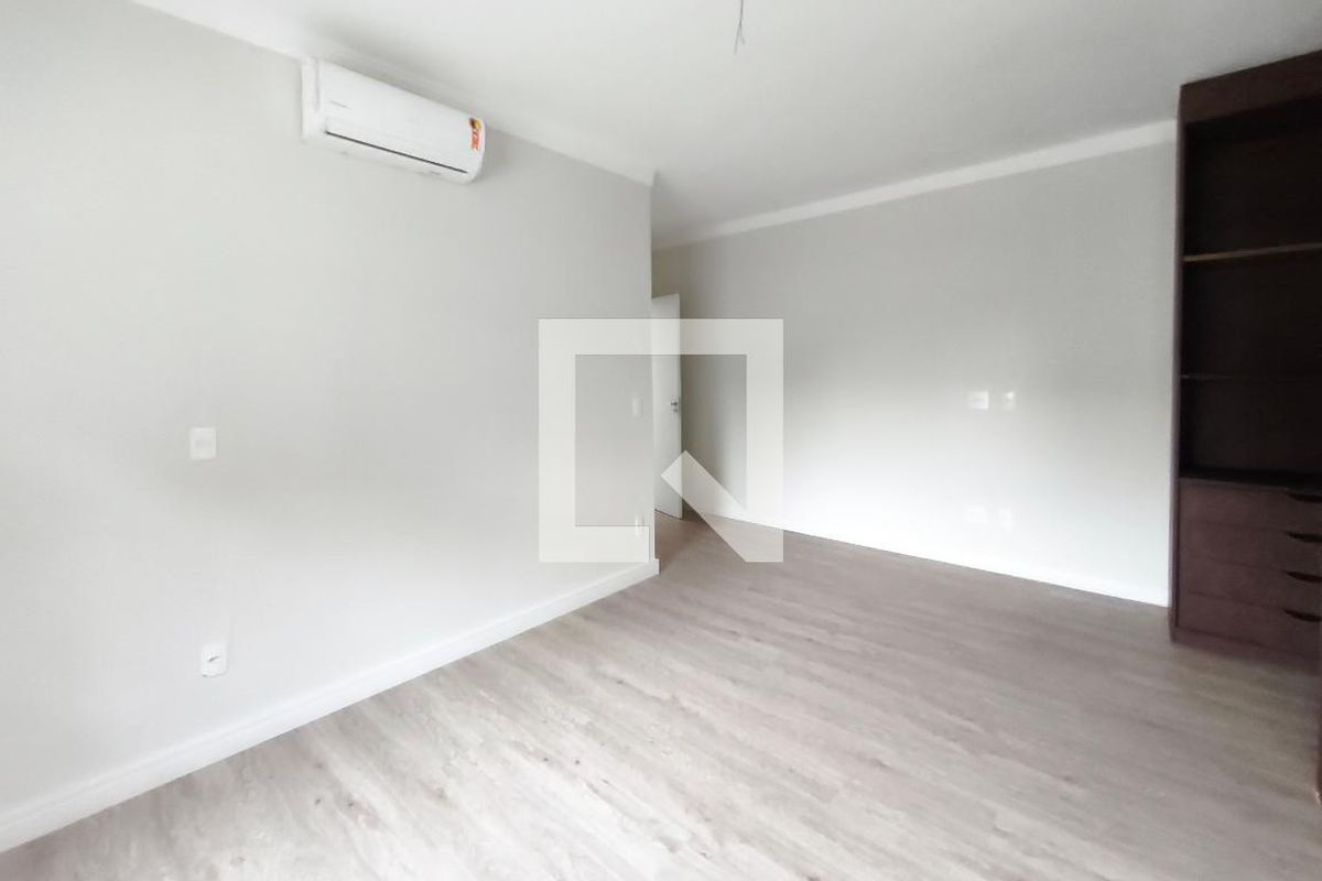 Casa à Venda - Swiss Park, 3 Quartos,  260 m2 em , Campinas - sp | SoloBR