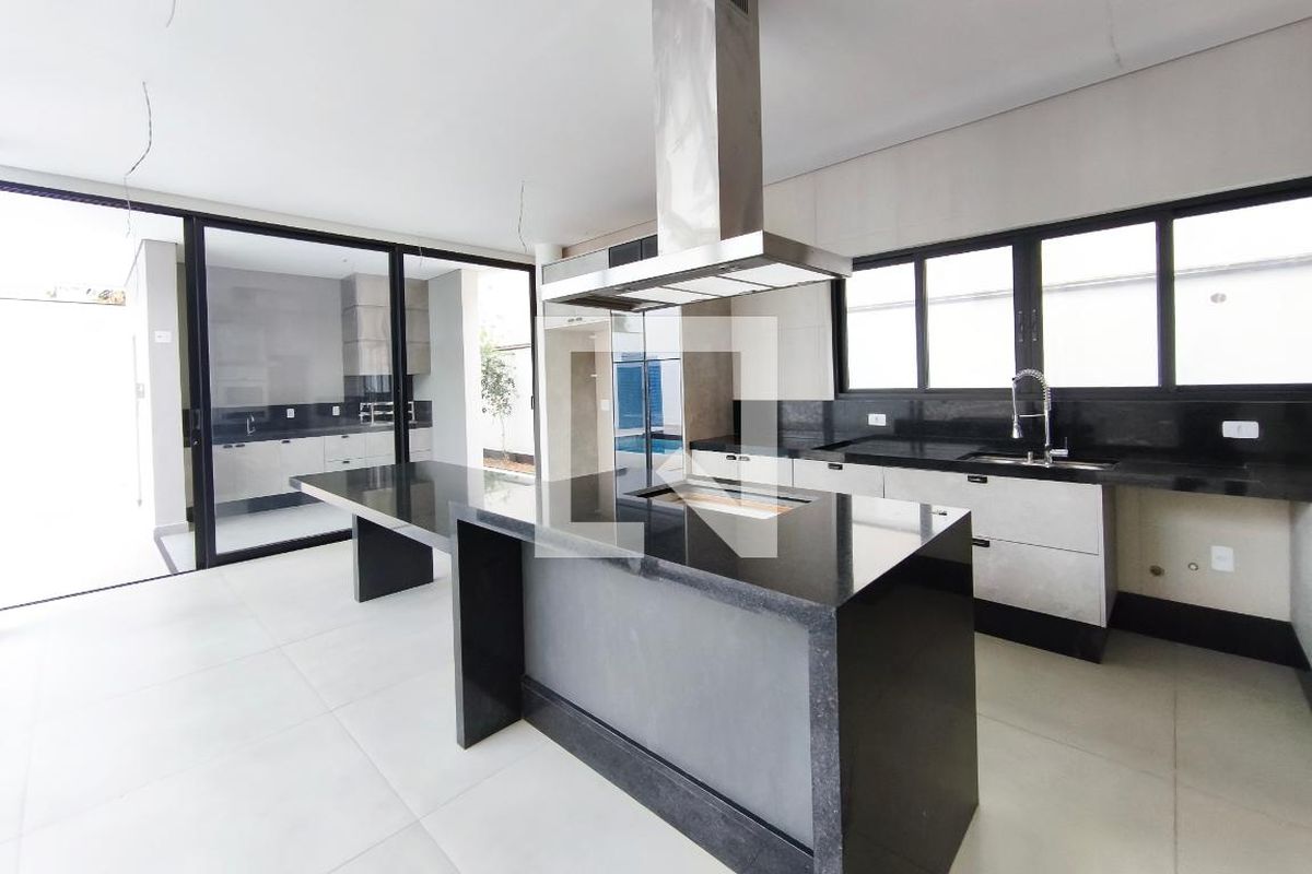 Casa à Venda - Swiss Park, 3 Quartos,  260 m2 em , Campinas - sp | SoloBR