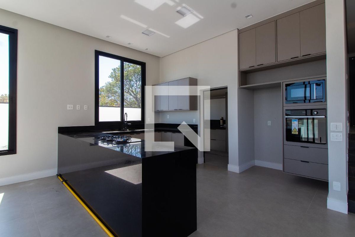 Casa à Venda - Lot. Alphaville Campinas, 4 Quartos,  411 m2 em , Campinas - sp | SoloBR