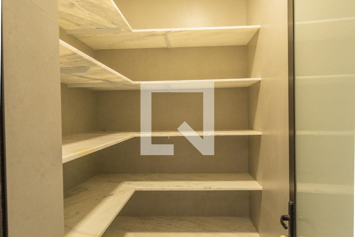 Casa à Venda - Swiss Park, 4 Quartos,  330 m2 em , Campinas - sp | SoloBR