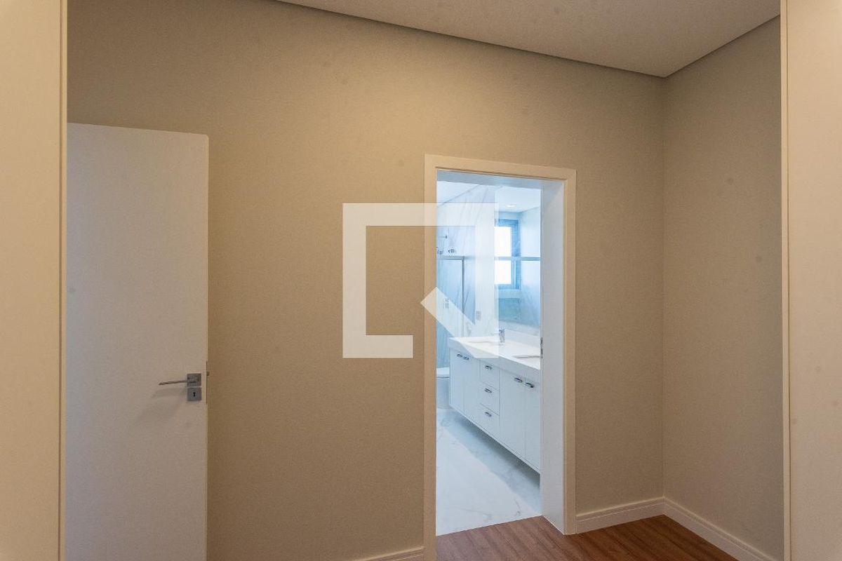 Casa à Venda - Swiss Park, 4 Quartos,  330 m2 em , Campinas - sp | SoloBR
