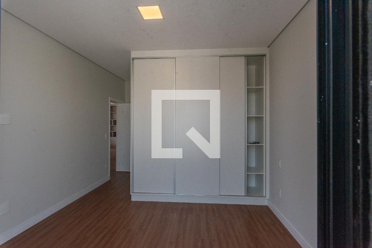 Casa à Venda - Swiss Park, 4 Quartos,  330 m2 em , Campinas - sp | SoloBR