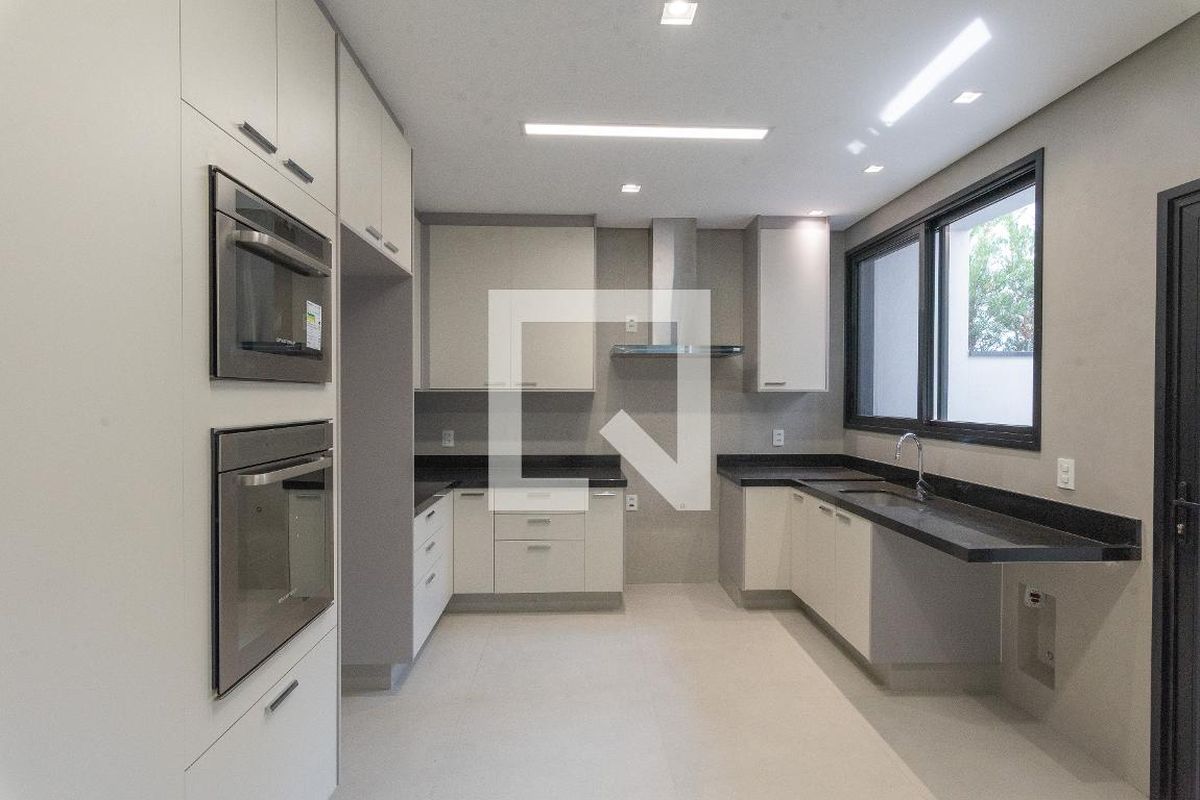 Casa à Venda - Swiss Park, 4 Quartos,  330 m2 em , Campinas - sp | SoloBR