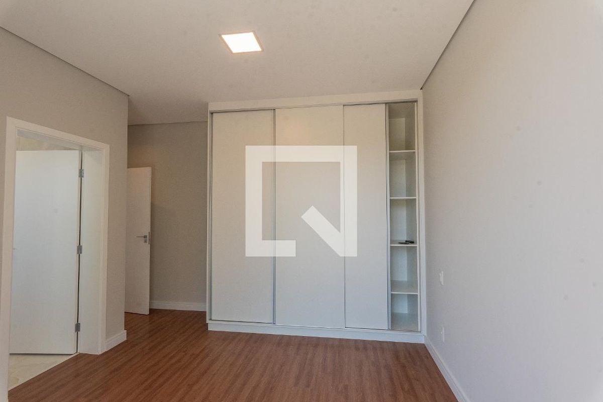 Casa à Venda - Swiss Park, 4 Quartos,  330 m2 em , Campinas - sp | SoloBR