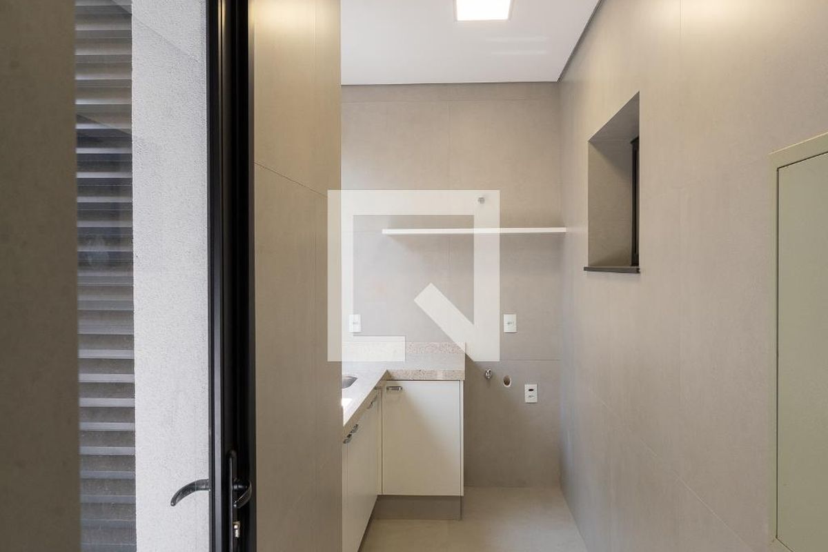 Casa à Venda - Swiss Park, 4 Quartos,  330 m2 em , Campinas - sp | SoloBR