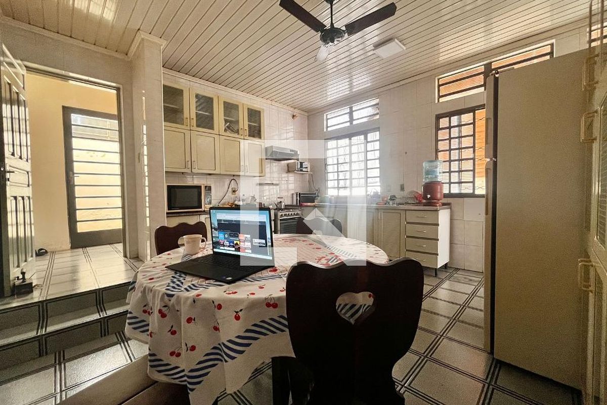 Casa à Venda - Taquaral, 3 Quartos,  141 m2 em , Campinas - sp | SoloBR