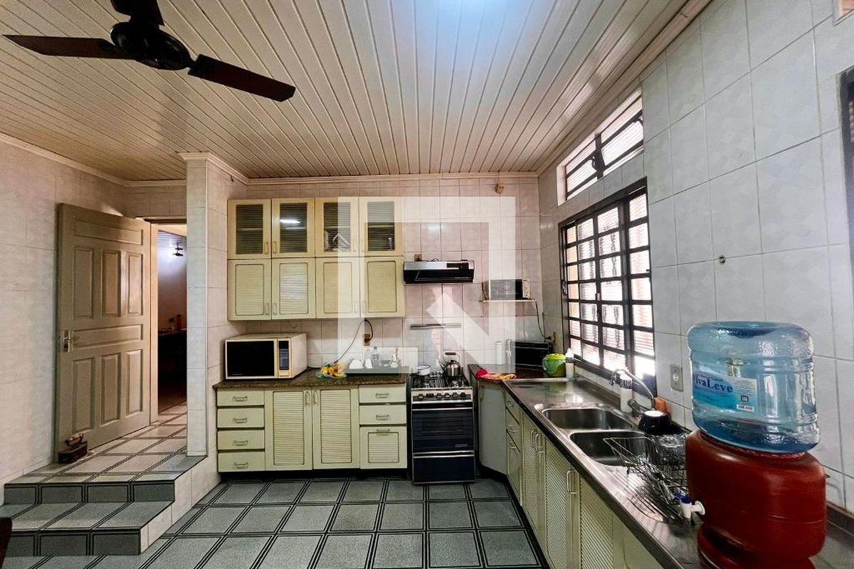 Casa à Venda - Taquaral, 3 Quartos,  141 m2 em , Campinas - sp | SoloBR