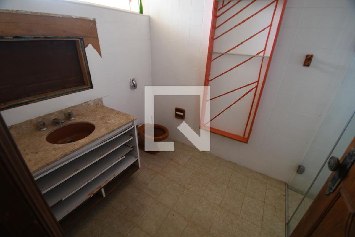 Casa à Venda - Guanabara, 7 Quartos,  1570 m2 em , Campinas - sp | SoloBR