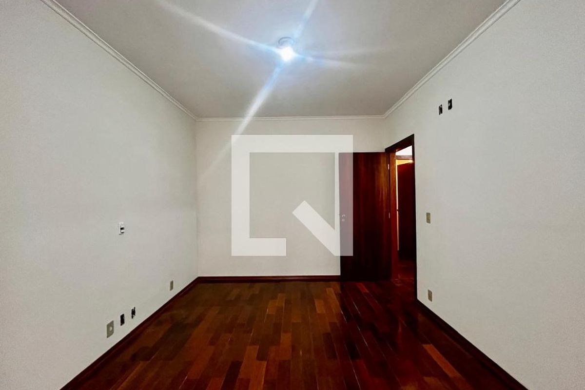 Casa à Venda - Jardim Chapadão, 4 Quartos,  300 m2 em , Campinas - sp | SoloBR