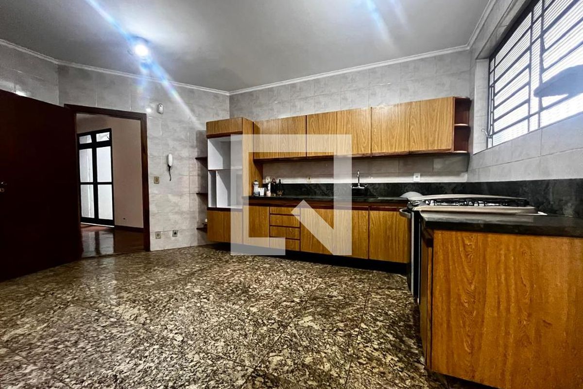 Casa à Venda - Jardim Chapadão, 4 Quartos,  300 m2 em , Campinas - sp | SoloBR