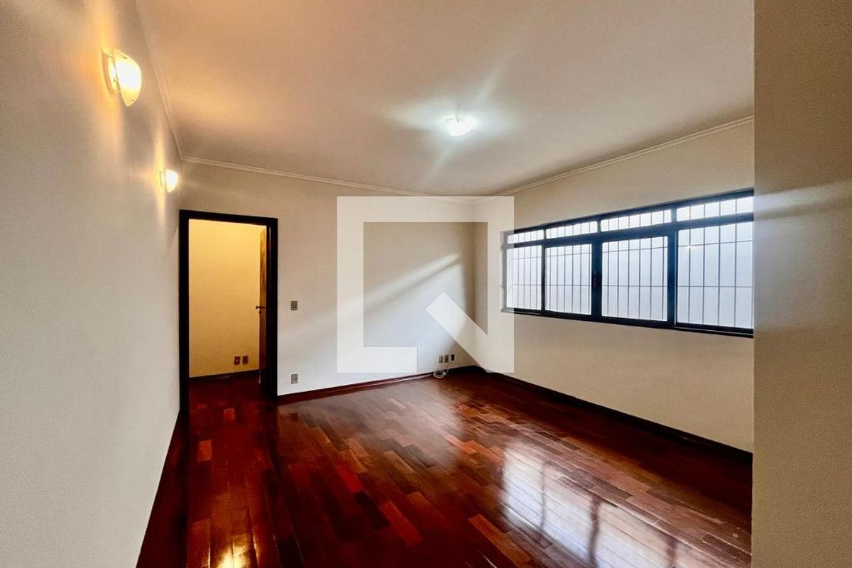 Casa à Venda - Jardim Chapadão, 4 Quartos,  300 m2 em , Campinas - sp | SoloBR