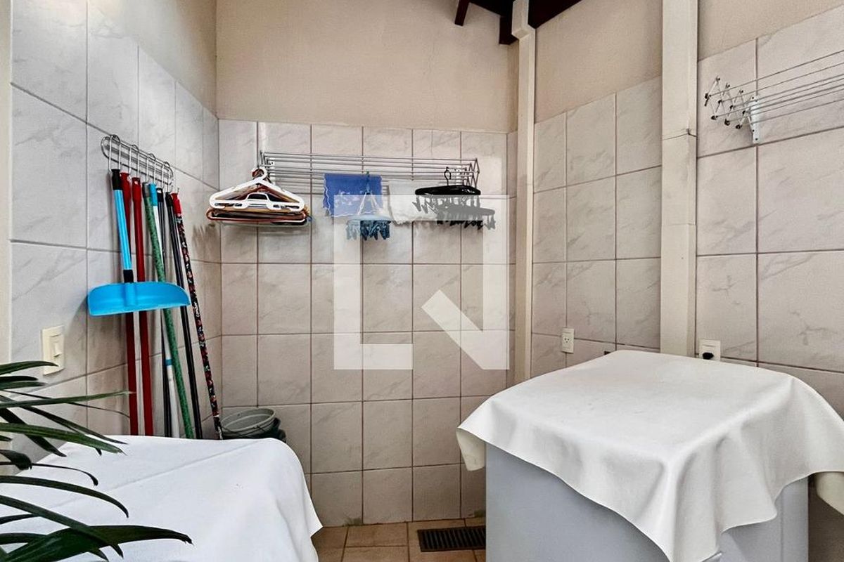Casa à Venda - Taquaral, 4 Quartos,  170 m2 em , Campinas - sp | SoloBR