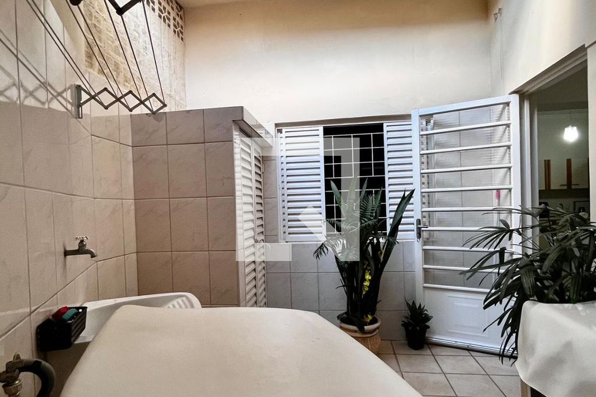 Casa à Venda - Taquaral, 4 Quartos,  170 m2 em , Campinas - sp | SoloBR