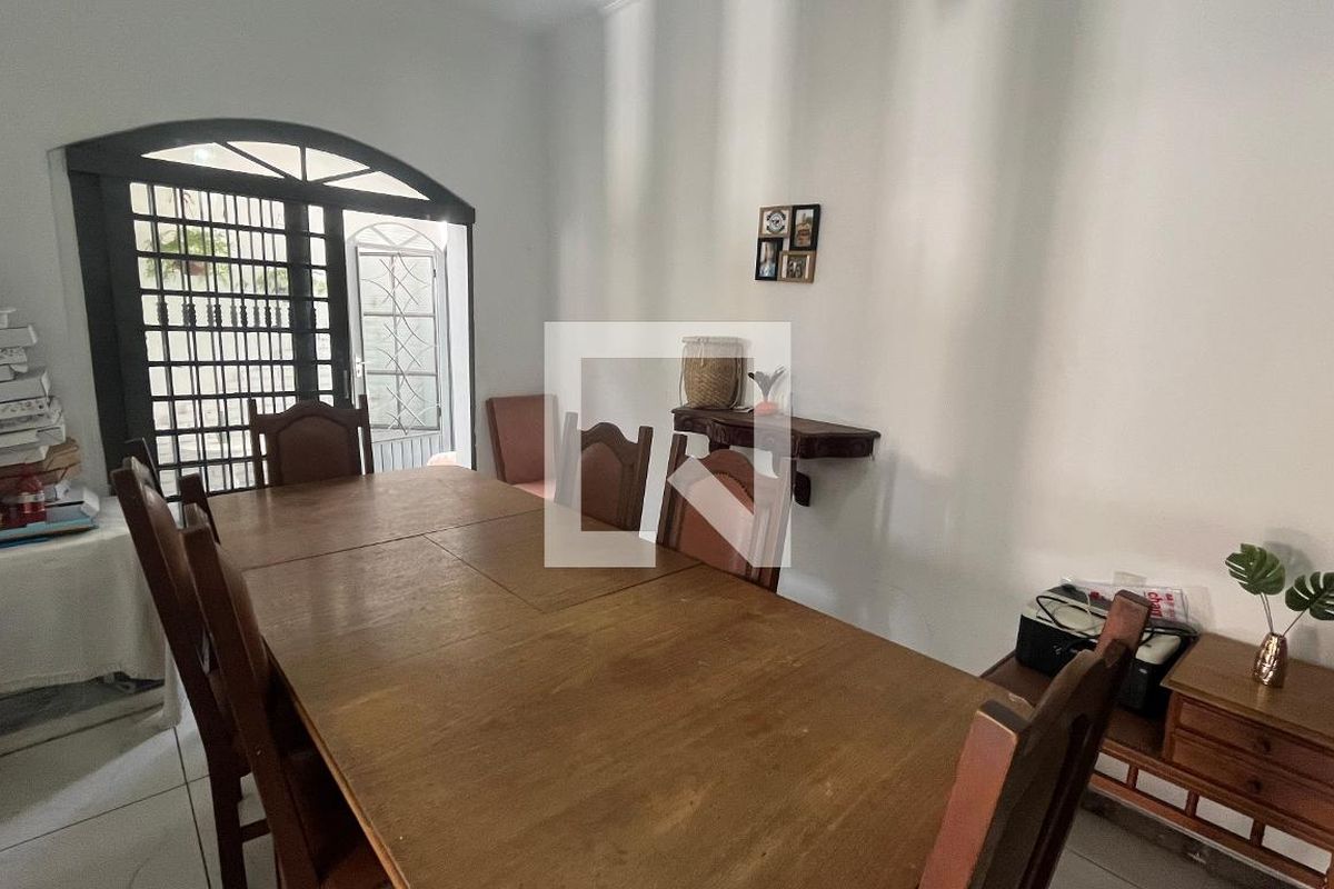 Casa à Venda - Jardim Flamboyant, 6 Quartos,  245 m2 em , Campinas - sp | SoloBR