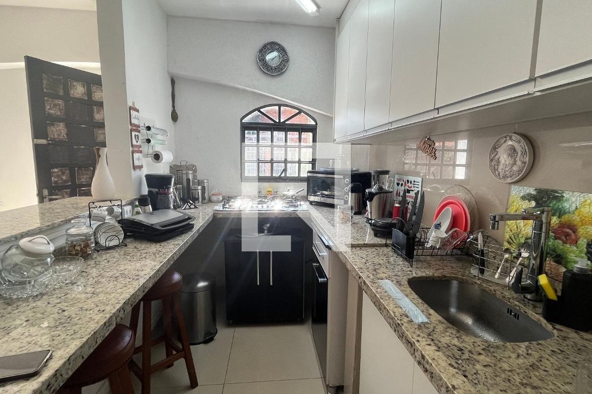 Casa à Venda - Jardim Flamboyant, 6 Quartos,  245 m2 em , Campinas - sp | SoloBR