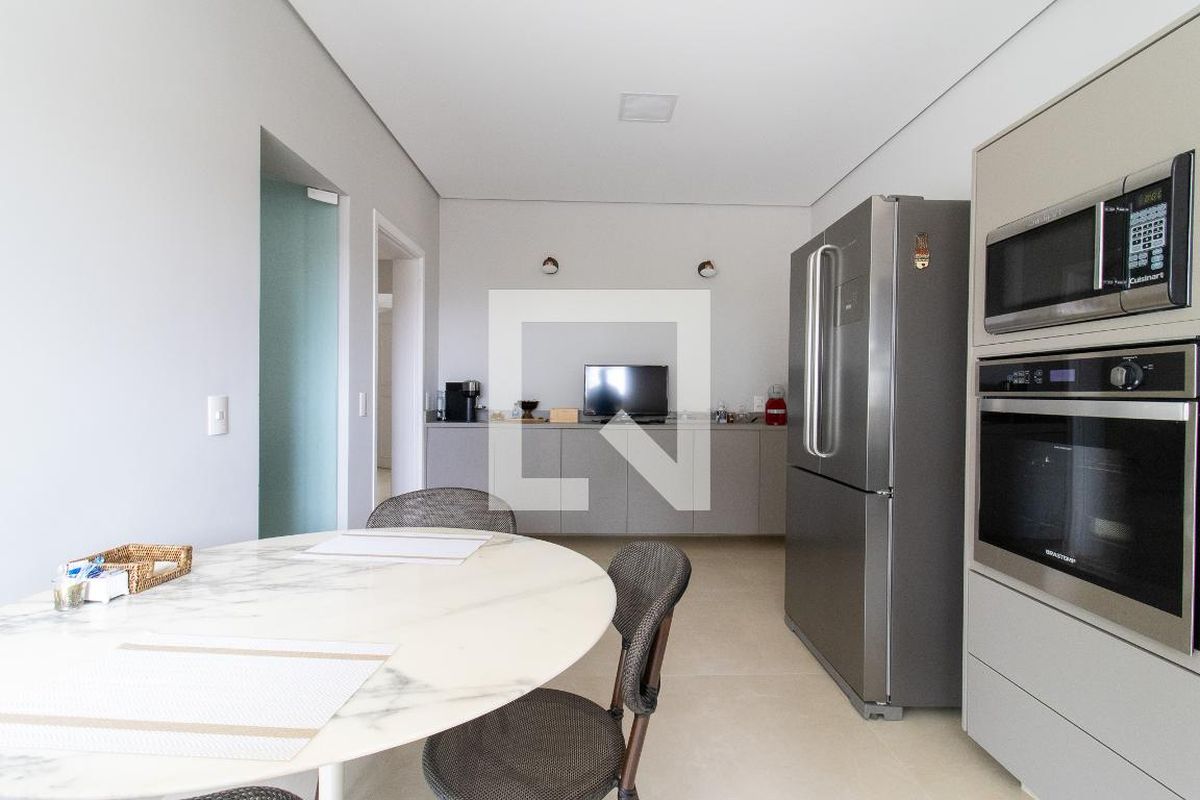Casa à Venda - Lot. Alphaville Campinas, 4 Quartos,  380 m2 em , Campinas - sp | SoloBR