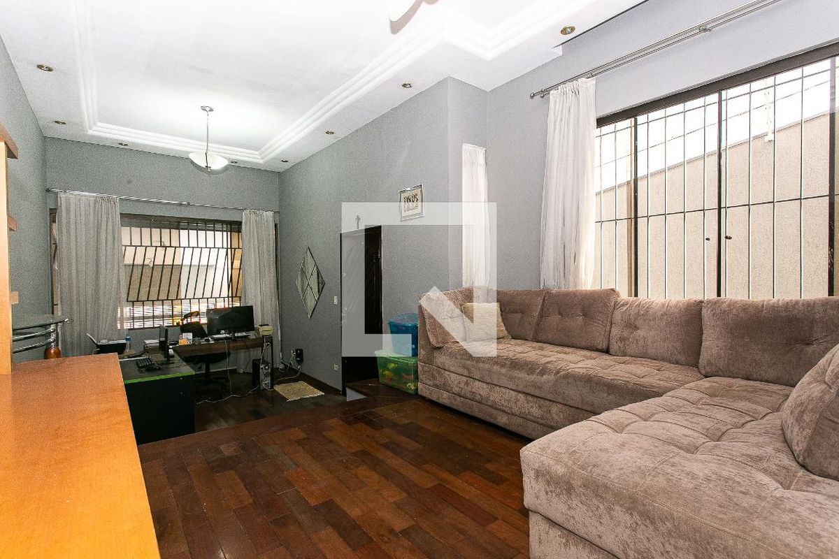 Casa, 3 quartos, 245 m² - Foto 2
