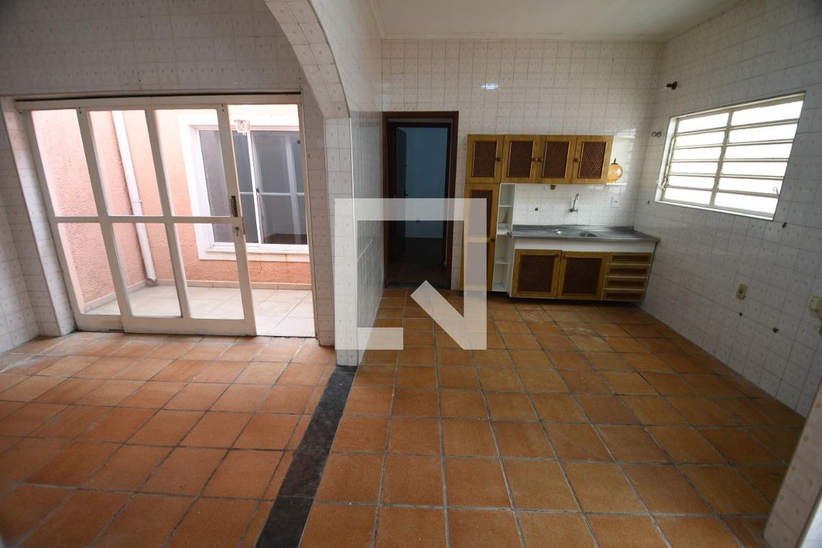 Casa à Venda - Taquaral, 4 Quartos,  157 m2 em , Campinas - sp | SoloBR