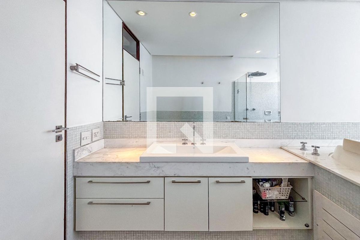 Apartamento, 3 quartos, 242 m² - Foto 136