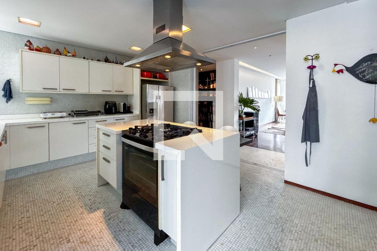 Apartamento, 3 quartos, 242 m² - Foto 182