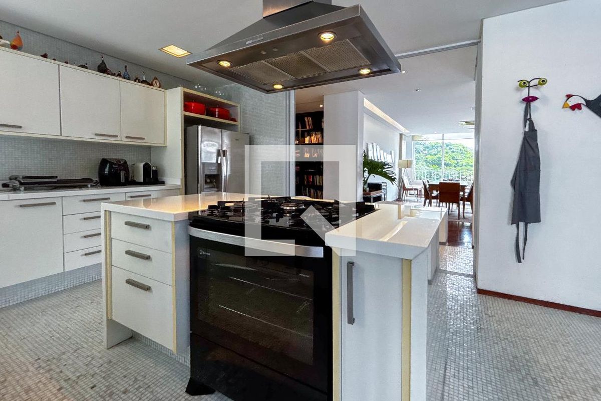 Apartamento, 3 quartos, 242 m² - Foto 187