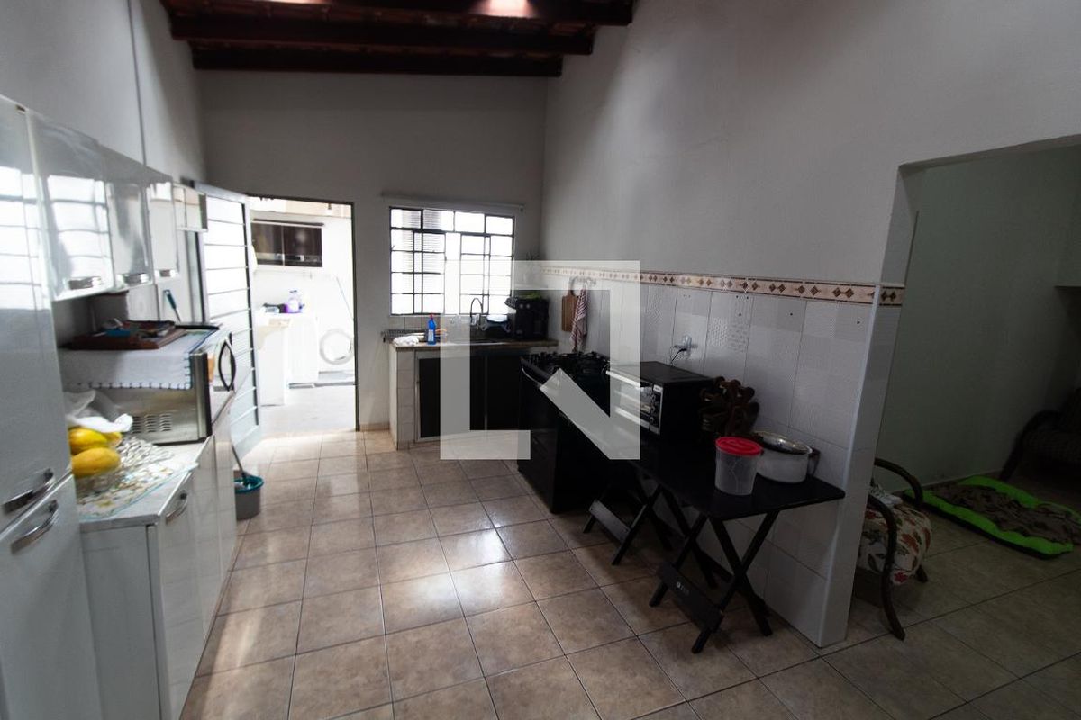 Casa à Venda - Jardim Flamboyant, 3 Quartos,  250 m2 em , Campinas - sp | SoloBR