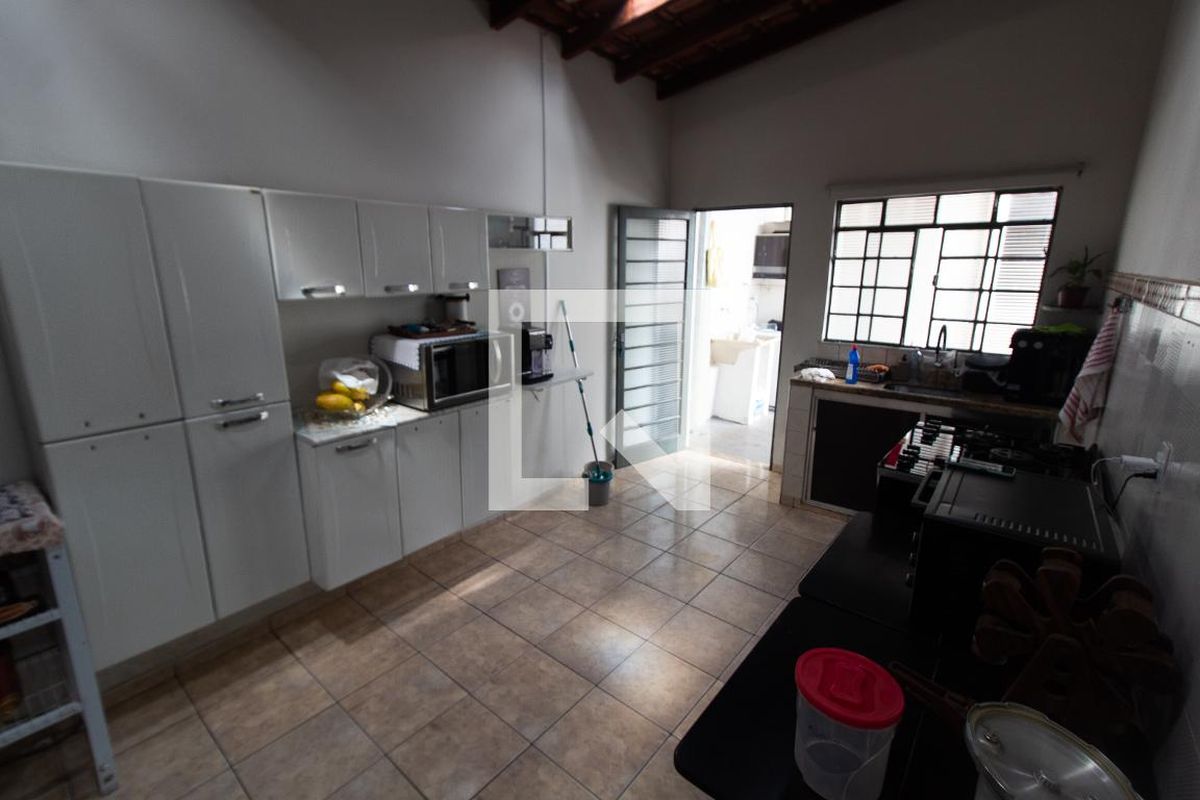 Casa à Venda - Jardim Flamboyant, 3 Quartos,  250 m2 em , Campinas - sp | SoloBR