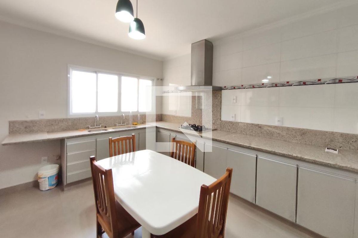 Casa à Venda - Parque Prado, 4 Quartos,  334 m2 em , Campinas - sp | SoloBR