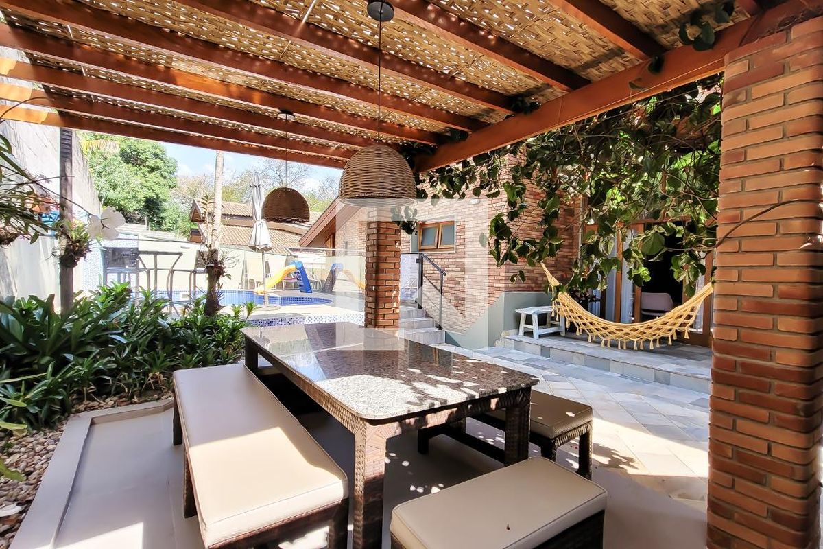Casa à Venda - Mansões Santo Antônio, 4 Quartos,  350 m2 em , Campinas - sp | SoloBR