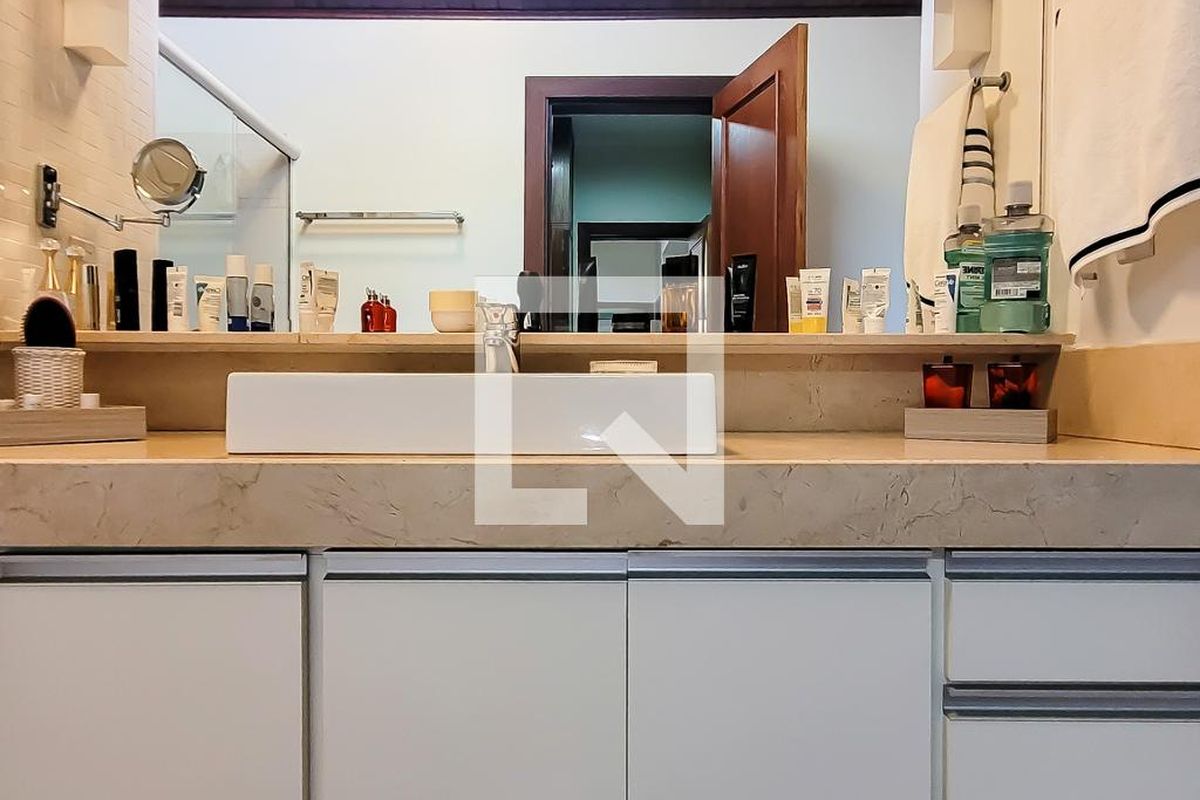 Casa à Venda - Mansões Santo Antônio, 4 Quartos,  350 m2 em , Campinas - sp | SoloBR