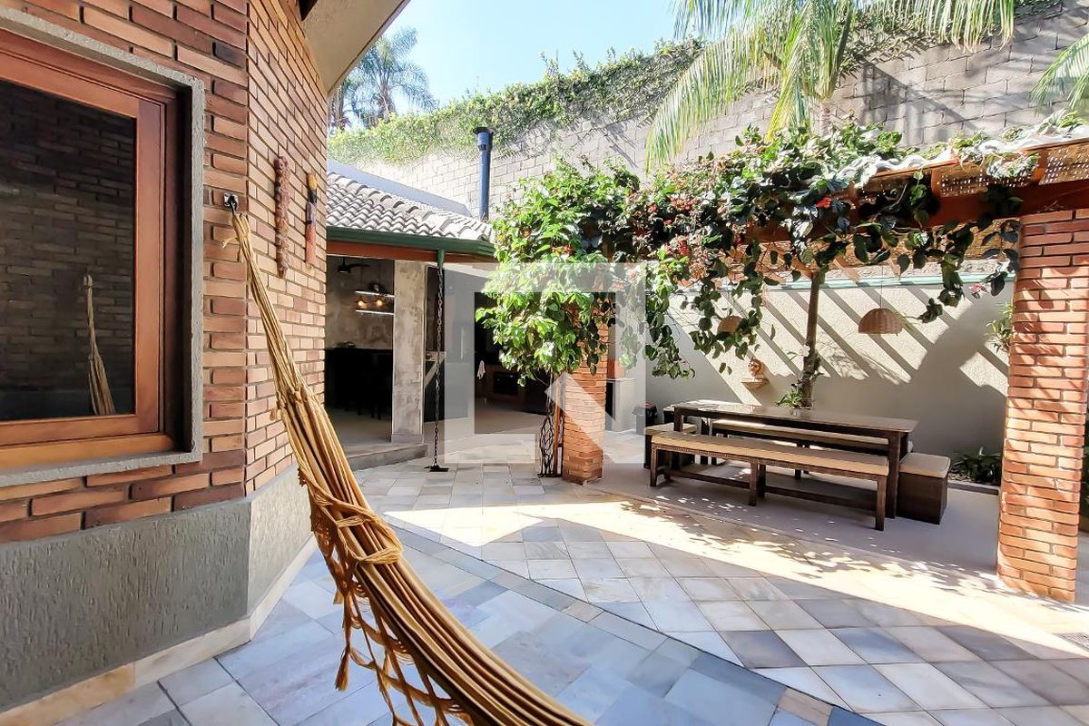 Casa à Venda - Mansões Santo Antônio, 4 Quartos,  350 m2 em , Campinas - sp | SoloBR