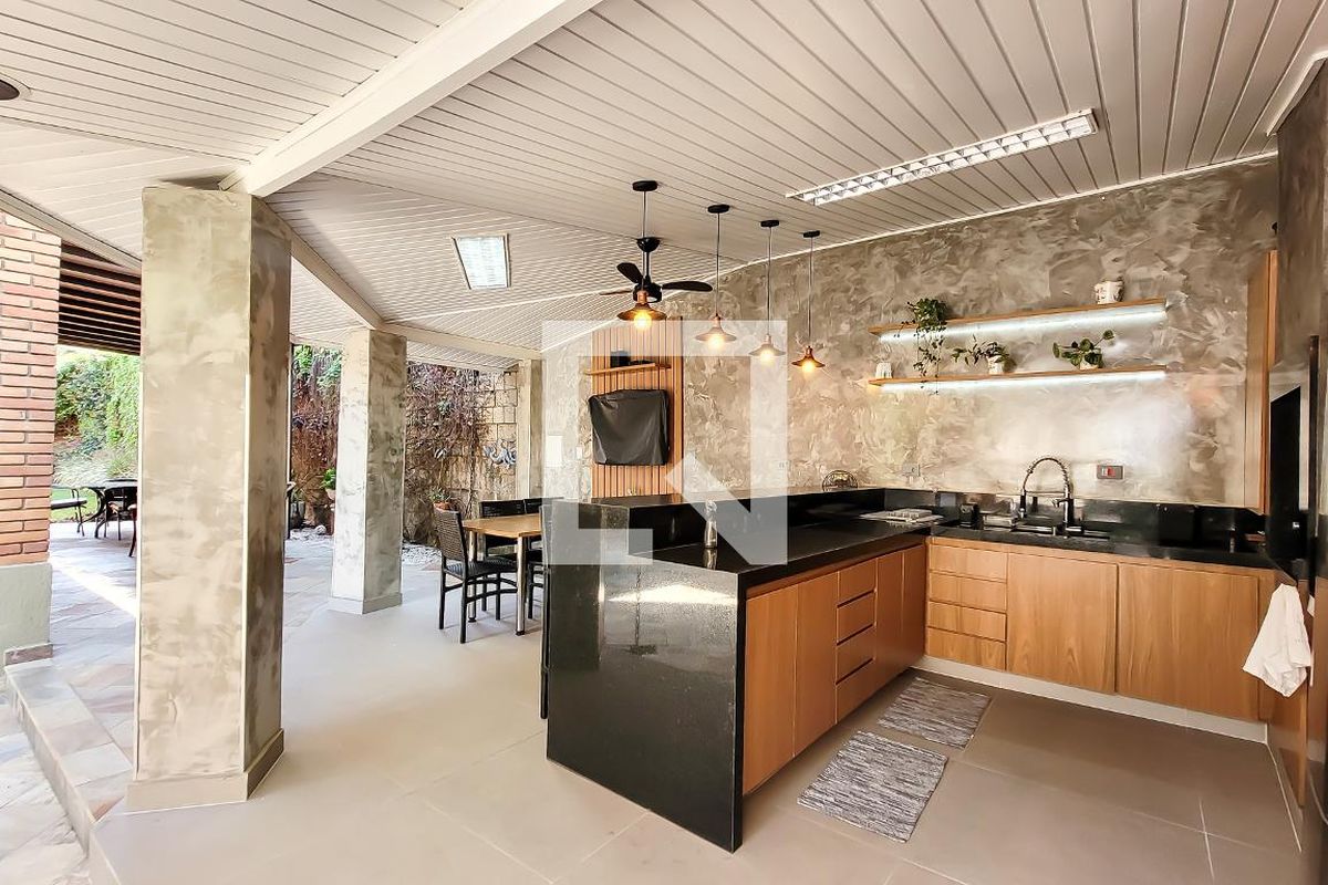 Casa à Venda - Mansões Santo Antônio, 4 Quartos,  350 m2 em , Campinas - sp | SoloBR
