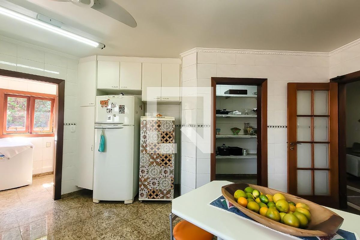 Casa à Venda - Mansões Santo Antônio, 4 Quartos,  350 m2 em , Campinas - sp | SoloBR