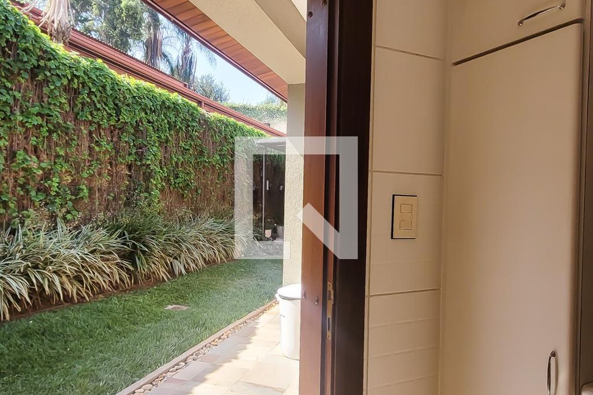 Casa à Venda - Mansões Santo Antônio, 4 Quartos,  350 m2 em , Campinas - sp | SoloBR
